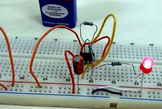 Automatic-LED-Blinking-Circuit-using-555-Timer-IC-768x432.jpg